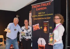Fresh Fruit Express. Uko Vegter, Andrea Boerlage en Ninja Hoofdman staan voor hun Smoothies, Milkshakes en Cocktails.