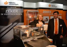 Anneke Werdmuller en Henk Roos van Dijkstra Vereenigde. Een compleet aanbod van verpakkingsmachines binnen de AGF sector. Inmiddels werden meer dan 700 machines in 36 jaar weggezet.