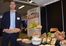 Nesco Champignons, Jeroen Smits is teler en leverancier van biologische paddenstoelen zoals witte en kastanje champignons en porto bello. Nieuw zijn de schaaltjes van palmblad, een volledig afbreekbare bio verpakking.