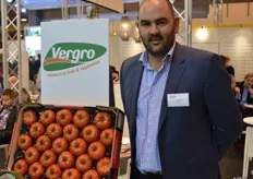 Jeroen Vlayen van Vergro vertelt dat Vergro sterk is in tomaten, appelen, aardbeien, wortelen en peren. De verkoop op de Spaanse markt is aan retail en groothandel.
