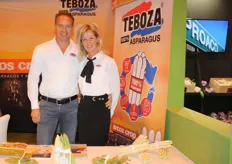 Will en Trudy Teeuwen van Teboza hadden het erg naar hun zin in de Spaanse hal. Teboza teelt al enkele jaren asperges in Andalusië: http://www.groentennieuws.nl/artikel/146664/Spaanse-asperges-zijn-alternatief-voor-Zuid-Amerikaanse