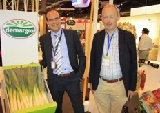 Dominiek Keersebilck met zijn collega Wim De Meulenaer zijn op bezoek. Samen met de exporteurs maken ze de producten van West-Vlaanderen bekender in Spanje, een belangrijke afnemer van o.a. prei.