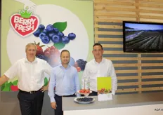 De heren van Special Fruit presenteren Berry Fresh: v.l.n.r.: Johan Verberck, Tom Maes en Wout Roovers.