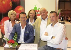 Superfruit meets Enzafruit. V.l.n.r.: Greta Knapen, Didier Groven, Karel Dhondt, Tony Fissette en Tom Deblaere.