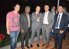 Corné Zweerus , Kris Charan, ambassadeur Matthijs van Bonzel, Gert Mulder en Wim Roodenburg.