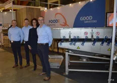 Het FoodeQ team met Jaco van der Jagt, Koen van Geel, Claudie- en Marinus de Bruijn. FoodeQ is leverancier van triltechniek voor toepassingen als hygiënisch transportmiddel in machines voor de foodverwerking.