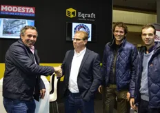 Dacomex maakt de deal met Eqraft rond met een handdruk. Een naam met de know how van vele jaren ervaring bij ERC, ProPak en Qreeno gebundeld in het nieuwe merk Eqraft.
