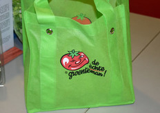 Deze tasjes kunnen de bij De Echte Groenteman aangesloten detaillisten aan hun klanten geven.