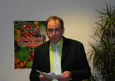 Tijdens de informatieavond vertelde Bertus Korver van Vroegop-Windig over het bedrijf waar de detaillisten deze avond te gast waren.