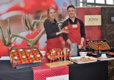 Jacqueline Looije en Niels Roodenrijs van Looye Kwekers presenteerden twee tomaten variëteiten, de Joyn om mee te koken en de honingtomaten om van de snoepen.