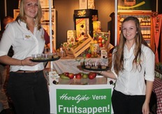 De dames van Fruvo uit Krabbendijke Ingrid Vroman en Lisanne Hage, de Zuver sappen gaan als een speer. nu al in 4 smaken verkijgbaar