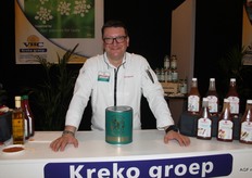 Dion Spronk van Verstegen, leermeester en passioneel chef had heel wat uit te leggen over de fantastische range aan kruiden(mixen), Mole's en spice oils. Wist u bijvoorbeeld dat witte peper in de supermarkt vaak geen witte peper is, maar zwarte? En dat echte witte peper vele malen pittiger is dan zwarte peper
