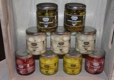 luxe verpakkingen met kleurige uitjes en augurkjes