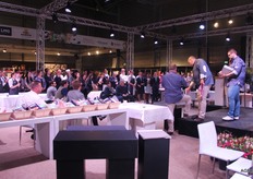 Klapstuk van de beurs was natuurlijk de prijsuitreiking van de Zilte Bokaal voor de Mbo leerlingen, het was een drukte van belang.