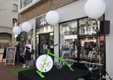 Op 13 april werd Dé Aspergewinkel in Den Bosch officieel geopend. Het pand zag er feestelijk uit.