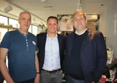 "Lauran Geurts, voorzitter PC Asperges, Koen Kelders (ZON) en Maarten van 't Hof (Coop). Maarten: "Het is mooi dat ZON de eerste stap zet voor een generieke promotie van asperges. We zouden hier met de hele keten aan moeten werken!"