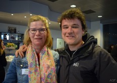 Vlnr: José en Bart Roijens van Spar Banneuxwijk in Hasselt zijn trots op hun groenteafdeling.