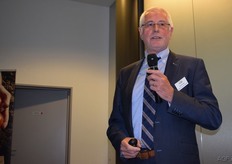 Aan de hand van vragen prikkelt Jan Prinsen van het Begian Fresh Food Institute de zaal om te bouwen aan een eigen kwaliteitsimago.