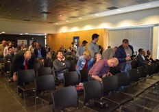 Interactief deelnemen aan de lezing van Wim Hamaekers van Haystack tijdens het Flandria Groentevakman Seminarie. Wie het rode hart tussen de gekleurde figuren vond mocht gaan zitten.