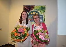 Vlnr Celine van Laecke en Sabine Delbaere van Spar Eke zijn Groentevakvrouwen van het jaar 2016/2017. Volgend jaar zijn er nieuwe verkiezingen. Het is een leuke ervaring om mee te doen vertelden de vakvrouwen.