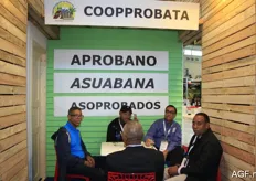 In de stand van Coopprobata uit de Dominincaanse Republiek waren ze druk in gesprek.