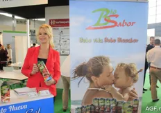 Laura Martin Belmonte van het bedrijf BioSabor. De Spaanse leverancier biedt zowel verse als bewerkte producten aan. Voorbeelden van bewerkte producten zijn de tomatensappen en gazpacho's.