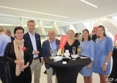 Van links naar rechts: Saskia Icke (foodcareplus), Raf Sels, Marc Bauden, Nele Muyshondt, Anneleen Muyshondt en Barbara Muyshondt van Pomuni.