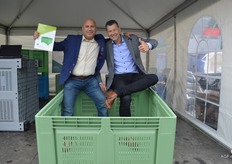 önal Aküzüm en Cees de Jong van Schoeller Allibert met de nieuwe Maximus 1212