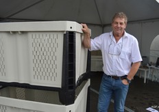 Joop Kurver van Kurver Industrial Packaging bij de Shipper Bin.