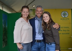 Even een familiefoto met Claudia, Winnie en Anouk Roelofs van Boomkwekerij 't Fort” W. Roelofs.