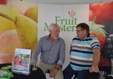 Gerrit Verkerk van Fruitmasters in gesprek met teler Jan Verkooijen.