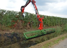 Hier de zijklepelmaaier onbemand in actie.