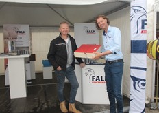 Arjan Mark de Boer van Falk had GertJan van den Broek van Slooptalles.nl in de stand, zij werken vaak samen met het verwijderen van asbest en vervanging daarna door sandwichpanelen