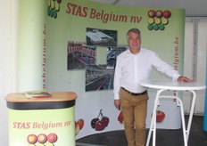 Jan Taks van Stas nv, zij doen veel in kersen sorteren.