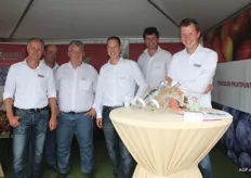 Het hele team van Fruitpunt: Jackie Jansen, Rinie Kusters, Marcel Tazelaar, Frank Eerland, Andries Goeree en Frans Eerland.