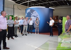 De rondleiding door Tomatoworld stemt tot nadenken. Het laat zien dat de glastuinbouwsector kan bijdragen aan oplossingen van het wereldvoedselvraagstuk.