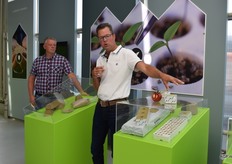 Jos van Mil licht de verschillen tussen telen op steenwol en kokossubstraat toe.