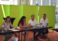 vlnr: Sandra Keegel (ADN), Yvonne Vanlier, Joan Harms en Jos van Mil van Greenco