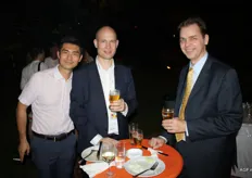 Robbie Wang van het consulaat, Fulco Wijdooge van Ridder-HortiMax China en Peter Pottinga