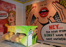 Een moderne verpakking maakt de aardappel aantrekkelijk en hip.
