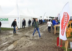 Hoe later het werd, des te modderiger de paden werden.