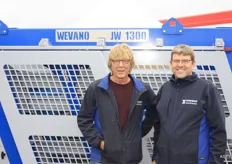 Bernard van Zwol samen met John van Dijk van Wevano Machinery bv. Op de achtergrond de nieuwe aardappelsorteermachine JW1300.