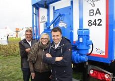 Henk van der Peet, Wietske van der Peet en Joep van Koert van H.W. Van der Peet & Zn. Dit jaar is het vijftig jaar geleden dat Henk van der Peet Sr. de eerste bandlosser bedacht