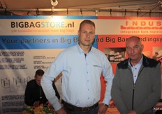 Taco van der Linde van Bigbagstore samen met Frans Huisman van Indus.