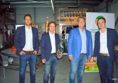 Romke van Velden, Evert Jan Wassink en helemaal rechts Cor Wassink van Sorma Benelux samen op de foto met Piet Looije de directeur van Cool Port Packing Rotterdam bv.
