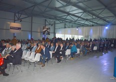 Veel genodigden kwamen op deze opening af.