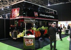 Een oude Engelse bus op de stand van Starmeal, waar de bezoekers een kijkje in konden nemen.