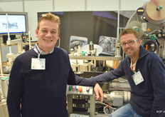 Serge Broekhoven en Guus Simons van van B.A.T. Machinebouw. Het bedrijf uit Oosterhout laat op de beurs in Mechelen hun etiketeersystemen zien. 18. Nico Sagaert en Jens Vanbelle van Viscon Group. Het bedrijf houdt zich bezig met het stapelen en vullen van pallets.