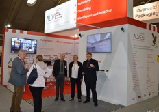 Alvey Group een bedrijf dat de handling verzorgd van verpakte producten liet bezoekers een virtual tour maken door een bedrijfspand. Ontwerpen worden in 3D gemaakt zodat de klant al virtueel door de fabriek kan lopen en precies kan ervaren hoe hun toekomstige machinepark opgesteld is. Op deze manier kom je niet voor verassingen te staan als de fabriek in gebruik genomen is. Je kunt dingen op voorhand uitsluiten.