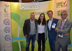 Patrick Gerritsen, Severine Zels, Jeroen van Schendel en Arjan Klapwijk in de stand van Bio4Pack.
